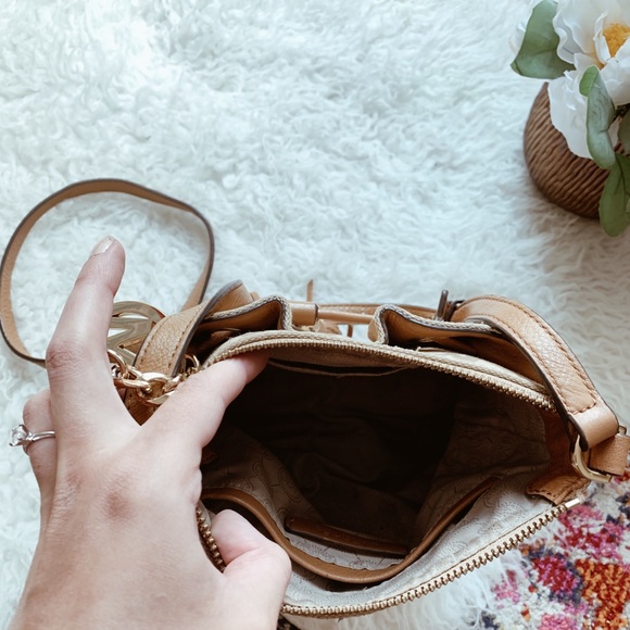 Michael Kors crossbody purse - Picture 4 of 7